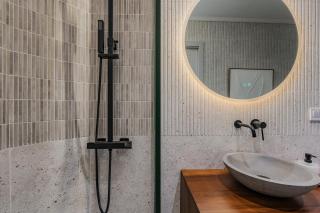 NEW Refurbished Modern Apartment - 2