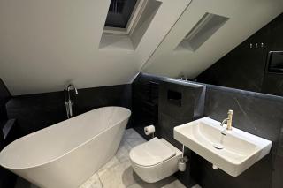 2-Bed - Sleeps 6 - Pet Friendly with Free Parking - 6