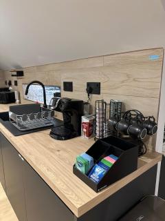 2-Bed - Sleeps 6 - Pet Friendly with Free Parking - 2