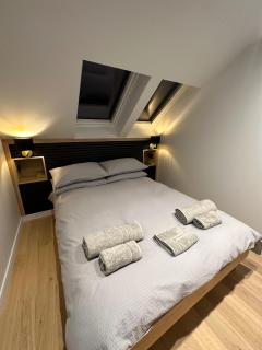2-Bed - Sleeps 6 - Pet Friendly with Free Parking - 7