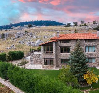 Chalet Panorama -Three Level Escape in Parnassos - 8