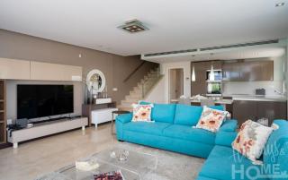 Beachfront, sea views, swimming pool, 3 bedrooms - 5