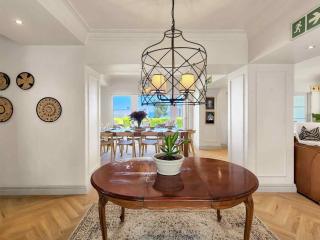 Camps Bay Luxury Family Retreat, Lush & Stylish - 8