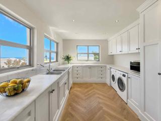 Camps Bay Luxury Family Retreat, Lush & Stylish - 1