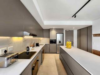 Modern 2-Bedroom in Green Point with Pool & Parking - 7