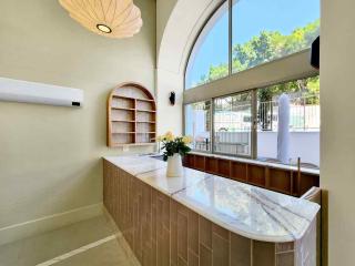Modern 2-Bedroom in Green Point with Pool & Parking - 1