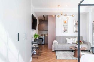 Chic 2nd Floor Venice House Apartment Balcony - 8