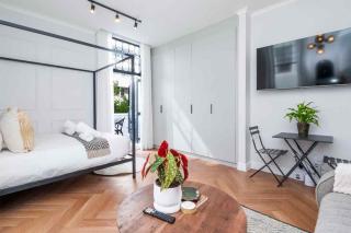 Chic 2nd Floor Venice House Apartment Balcony - 3