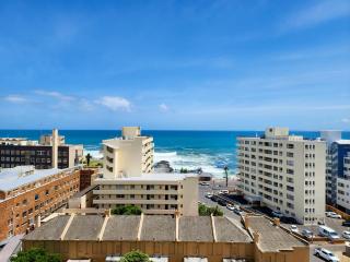 Sea Point Modern 2-Bed with Ocean Mountain Views - 8