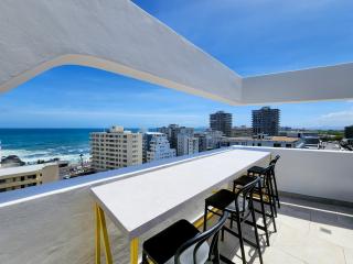 Sea Point Modern 2-Bed with Ocean Mountain Views - 4