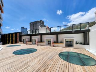 Sea Point Modern 2-Bed with Ocean Mountain Views - 2