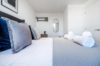 Central Gravesend 1BR, Kitchen, Wi-Fi, Sleeps 2, Parking - 7