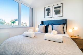 Central Gravesend 1BR, Kitchen, Wi-Fi, Sleeps 2, Parking - 6