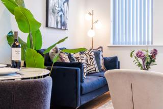 Central Gravesend 1BR, Kitchen, Wi-Fi, Sleeps 2, Parking - 7