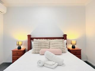 Spacious Family Home 4B2B in Browns Plains - 5