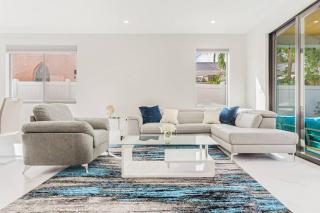 Luxury Paradise walk to Las Olas -5 mins to Beach - 5