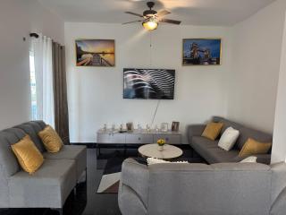 Modern 3-Bedroom Apartment with Pool - 6