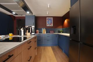 Modern Six Bedroom Ensuite Home Near Cheshire Oaks and Chester with Free WiFi Free Parking Ideal for Work Stays - 7