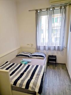 Split Center Stay - 4