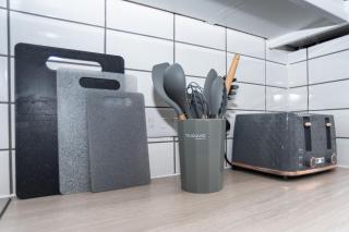 Maple - Telford House - With Parking - 6