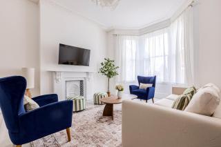 Immense Bright 5BR House near Kensington Olympia - 3