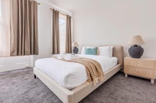 Immense Bright 5BR House near Kensington Olympia - 9