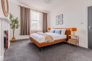 Immense Bright 5BR House near Kensington Olympia - 0