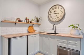 Unit 2 Spring Hill Holiday Units - Pet friendly - 6