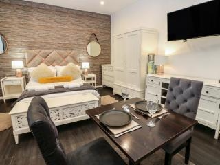 The Railway Apartment - 6