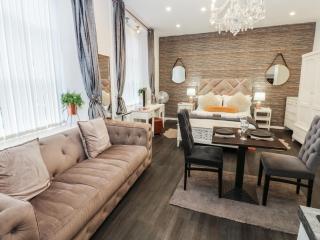 The Railway Apartment - 7