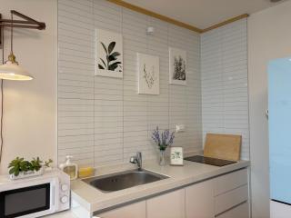 OD stay Hongdae sub 1min - 7