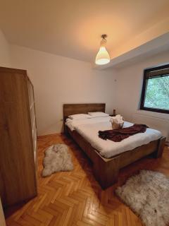 Quiet, Family-Friendly House with Garden & Parking - 2