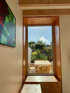 Secluded 2-bed and garden - 8