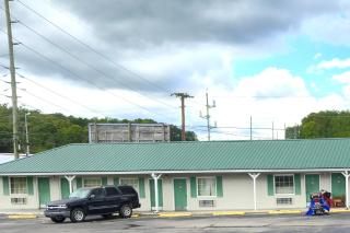 Holiday Motel by Belvilla Cleveland, TN - 9