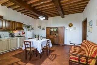 Apartment Overlooking Lake Trasimeno - 1
