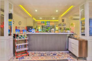 Front One Budget Hotel Slamet Riyadi Solo - 1