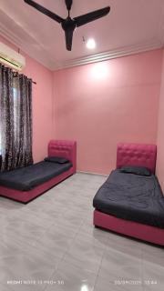 Tiffana Homestay - 4