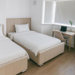 Modern 4-Bed House Sleeps 9 Free Parking Near Leeds Centre - 9