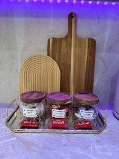 Modern 4-Bed House Sleeps 9 Free Parking Near Leeds Centre - 1