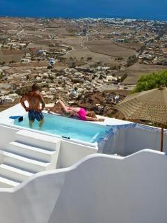 Luna Santorini Suites - 2