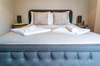 LuxeVille I Serene 3BR Apartment with Private Courtyard I LongTerm RatesI ParkingI WiFi - 9