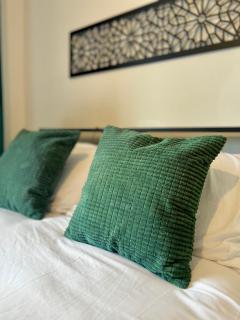 Leicester Comfort - Weekend Guest Stays - Free parking - 2