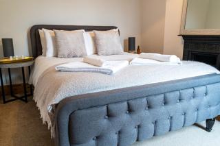 LuxeVille I Serene 3BR Apartment with Private Courtyard I LongTerm RatesI ParkingI WiFi - 8