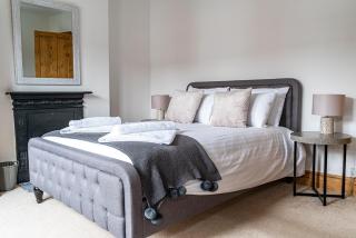 LuxeVille I Serene 3BR Apartment with Private Courtyard I LongTerm RatesI ParkingI WiFi - 6