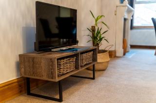 LuxeVille I Serene 3BR Apartment with Private Courtyard I LongTerm RatesI ParkingI WiFi - 1