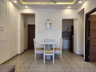 Relaxed 1BHK Retreat - Pool, Balcony, Secure Parking, Walk to Candolim Beach - 4