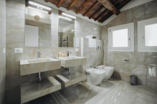 Duomo Room Comacchio - 6