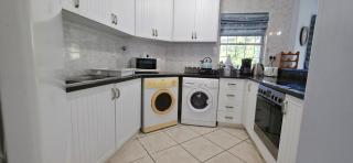 Marine Glen 6 - 6 Sleeper - Next to Ramsgate Famous Waffle House! - 5