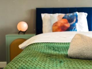 Spacious 3bed, Sleeps5, Parking - 4