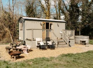 Lambourne Hut By Birch Stays - 0